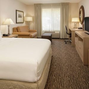 King Room Accessible Tub Mobility Hearing Access